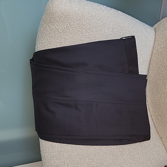 Suit - Picture 4 of 8